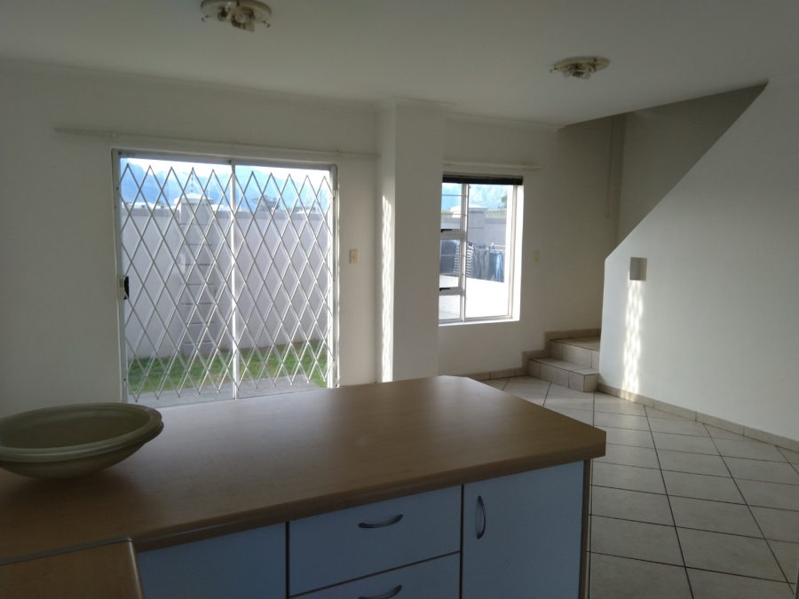 To Let 3 Bedroom Property for Rent in Longlands Western Cape